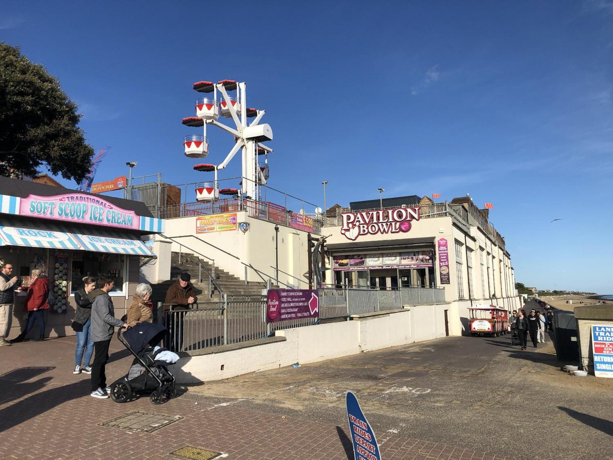 A Wave From It All Great Clacton Екстериор снимка