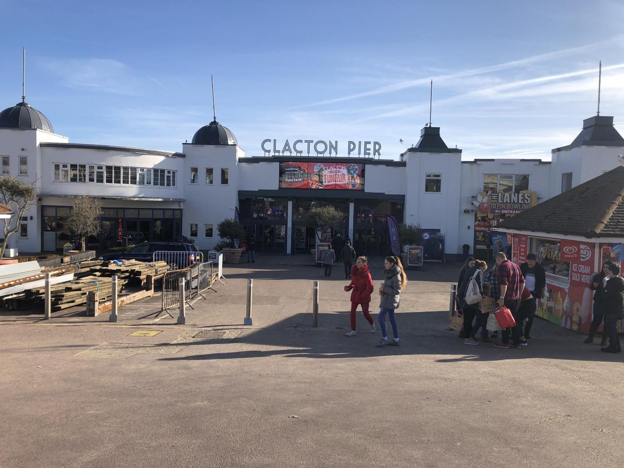 A Wave From It All Great Clacton Екстериор снимка